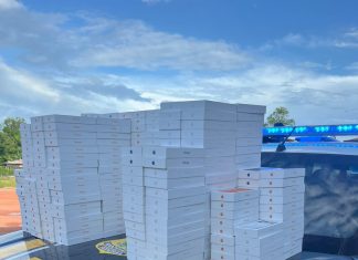 Homem é preso com mais de 420 iPhones e vinhos ilegais em fiscalização