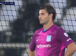 Jogador vira goleiro sem short e cena viraliza em Botafogo x Racing