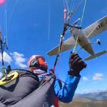 Parapente sobrevive após ser atingida por avião durante voo na Áustria