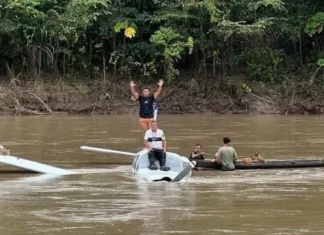 Avião com sete pessoas cai em rio no Acre após pane no motor