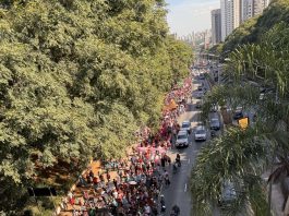 Greve da educação em SP continua após rejeição de proposta