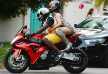NO BRASIL É FAKE! Proibição de garupa em motos gera confusão entre brasileiros
