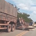 Carreta tomba e atinge caminhão durante acidente na MT-208