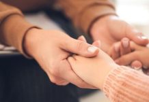 Órfãos de vítimas de feminicídio passam a ter direito à pensão