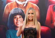 Carmen Electra domina o lançamento de Todo Mundo em Pânico com look marcante