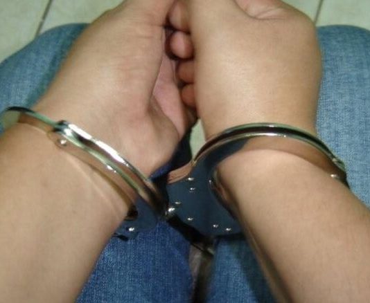 PM prende jovem com mandado de prisão em aberto em Colíder