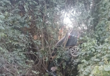 Carro capota e cai sobre córrego na BR-163; duas pessoas ficam feridas em Guarantã do Norte