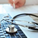 IA cria médicos falsos que difundem curas milagrosas