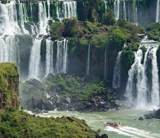 Turista holandês morre após barco virar durante passeio nas Cataratas do Iguaçu