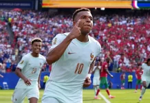 França vence Marrocos e garante primeira vaga na semifinal da Copa