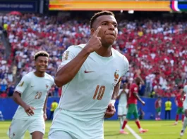 França vence Marrocos e garante primeira vaga na semifinal da Copa