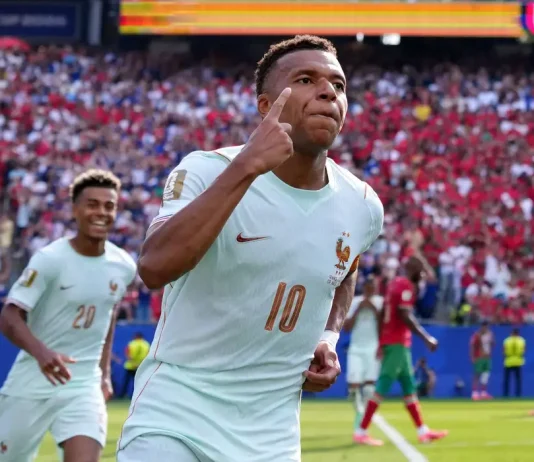 França vence Marrocos e garante primeira vaga na semifinal da Copa