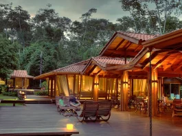 Hotel cercado pela floresta amazônica entra para a lista dos 50 melhores hotéis de luxo do mundo em 2026