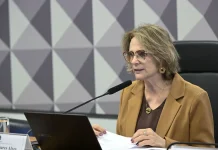 Damares relata ataques e sai em defesa de Michelle Bolsonaro
