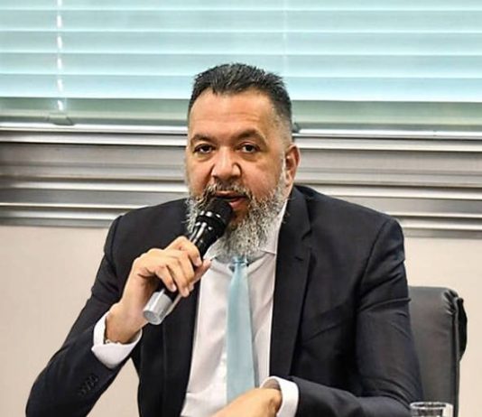 PF faz buscas contra aliado de Flávio Bolsonaro em investigação no RJ