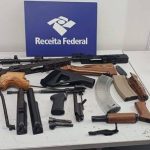 PF intercepta fuzil AK-47 escondido em forno enviado dos EUA