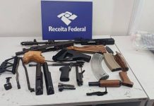 PF intercepta fuzil AK-47 escondido em forno enviado dos EUA