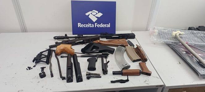 PF e Receita fuzil AK-47