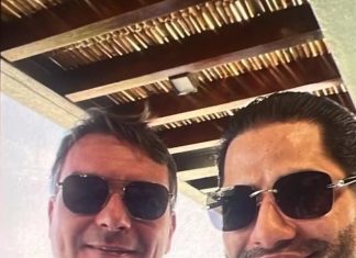 Foto de Flávio com suspeito gera reação e senador nega conhecê-lo