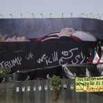 Outdoor em Teerã com imagem de Trump morto amplia tensão entre Irã e EUA