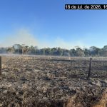 Incêndio atinge vegetação e mobiliza moradores na zona rural
