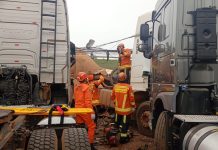 Carretas despencam de viaduto após colisão na BR-364 em Cuiabá