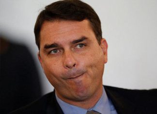 Notas fiscais ligam Flávio Bolsonaro a empresas de Daniel Vorcaro