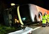 Ônibus que fazia linha entre Cuiabá e Alta Floresta tomba na BR-163 e deixa nove feridos