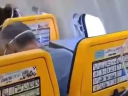 Passageiro é sugado após janela quebrar em voo de Boeing na Grécia