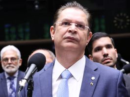 PF vê indícios de uso de carro pago com verba pública por filha de Sóstenes