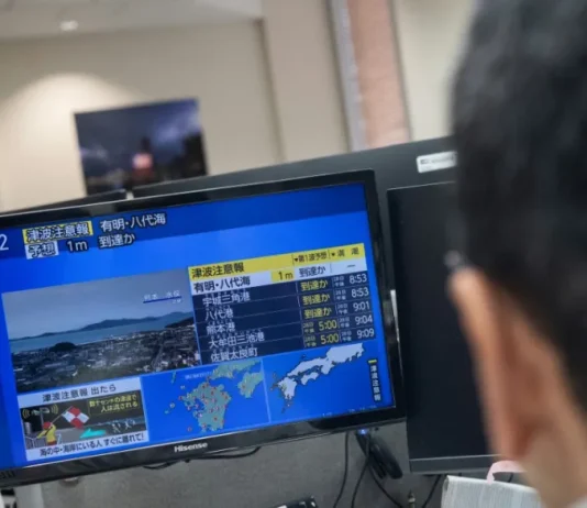 Terremoto de 7,1 deixa mortos no Japão e mobiliza buscas em shopping
