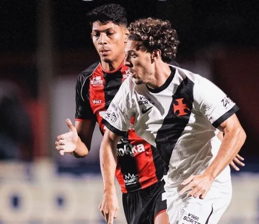 Vitória bate o Vasco com gol de Kayzer e respira no Brasileirão