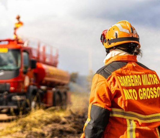 Bombeiros intensificam combate a incêndios em quatro cidades de MT