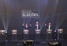 Debate da Band tem palco esvaziado e Lula e Flávio viram alvos de ataques