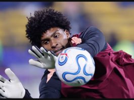 Hugo Souza denuncia racismo durante jogo do Corinthians na Libertadores