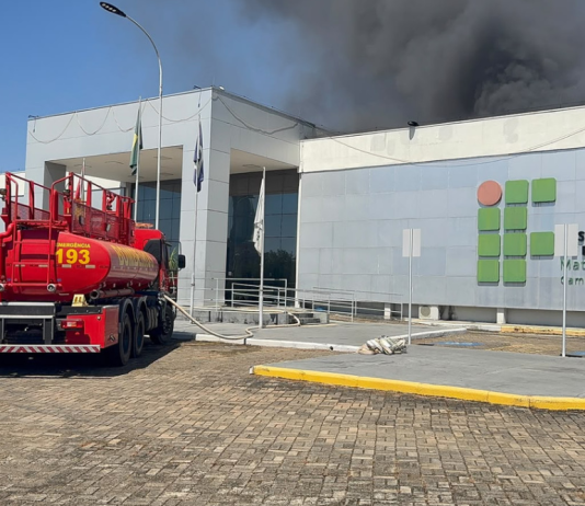 Incêndio no IFMT atingiu seis salas do terceiro andar