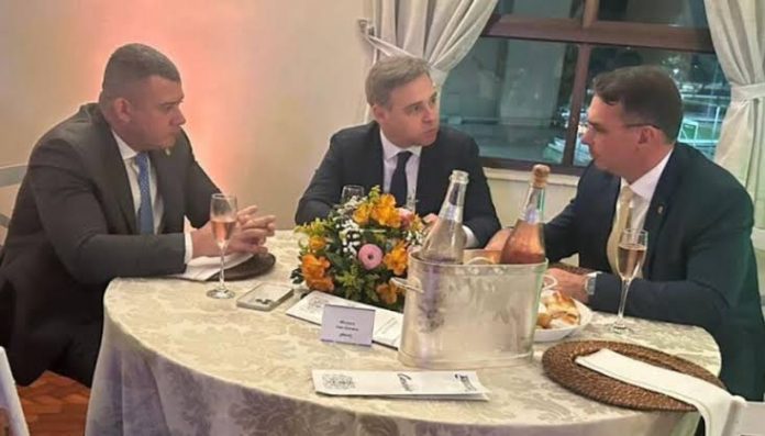 Mendonça e Eduardo em jantar
