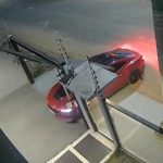 Mulher usa Mustang para fugir de suposto cárcere privado em MT