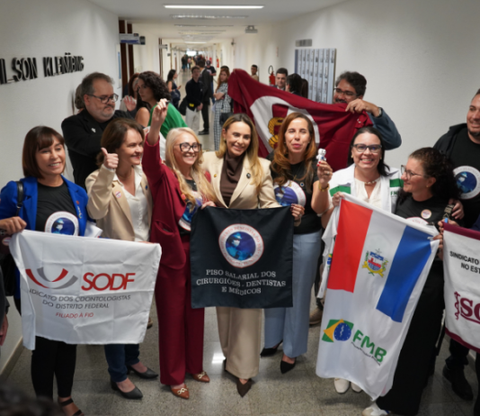 PL que atualiza piso salarial de médicos e cirurgiões-dentistas avança no Senado Federal