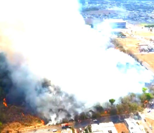 Incêndio de grandes proporções assusta moradores e cerca casas em Sorriso
