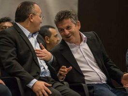 TRE-MT multa Pedro Taques em R$ 60 mil por ataques a Mauro Mendes