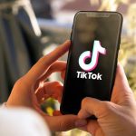 TikTok é multado em R$ 153,7 milhões por falhas com dados de menores