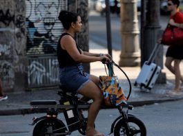 Bicicletas elétricas se multiplicam no Brasil e desafiam mobilidade urbana