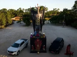 Estátua de 11 metros do Diabo gera polêmica no Ceará