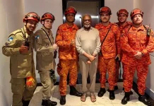 Gilberto Gil é resgatado por bombeiros após ficar preso em elevador