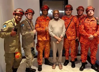 Gilberto Gil é resgatado por bombeiros após ficar preso em elevador