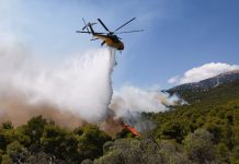 Colisão de helicópteros deixa mortos em combate a incêndio na Grécia