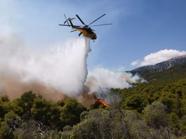 Colisão de helicópteros deixa mortos em combate a incêndio na Grécia