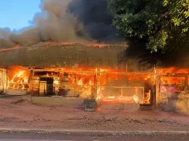 Pastelaria pega fogo em MT após fritadeira ficar ligada