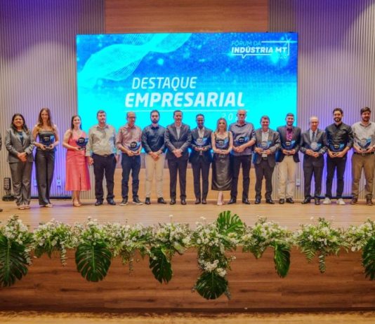 Dois empresários de Alta Floresta são homenageados em fórum da indústria